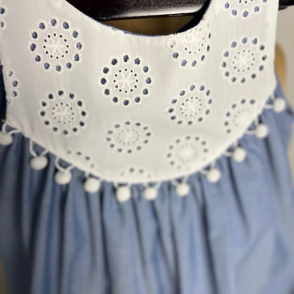 Kelly’s kids blue chambray dress with white eyelet details Size 4/5